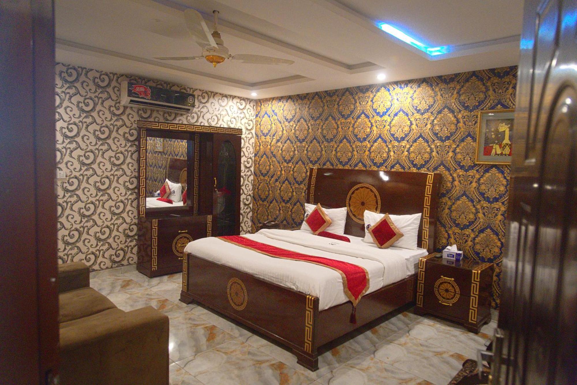 Premier Inn Johar Town Lahore Bagian luar foto