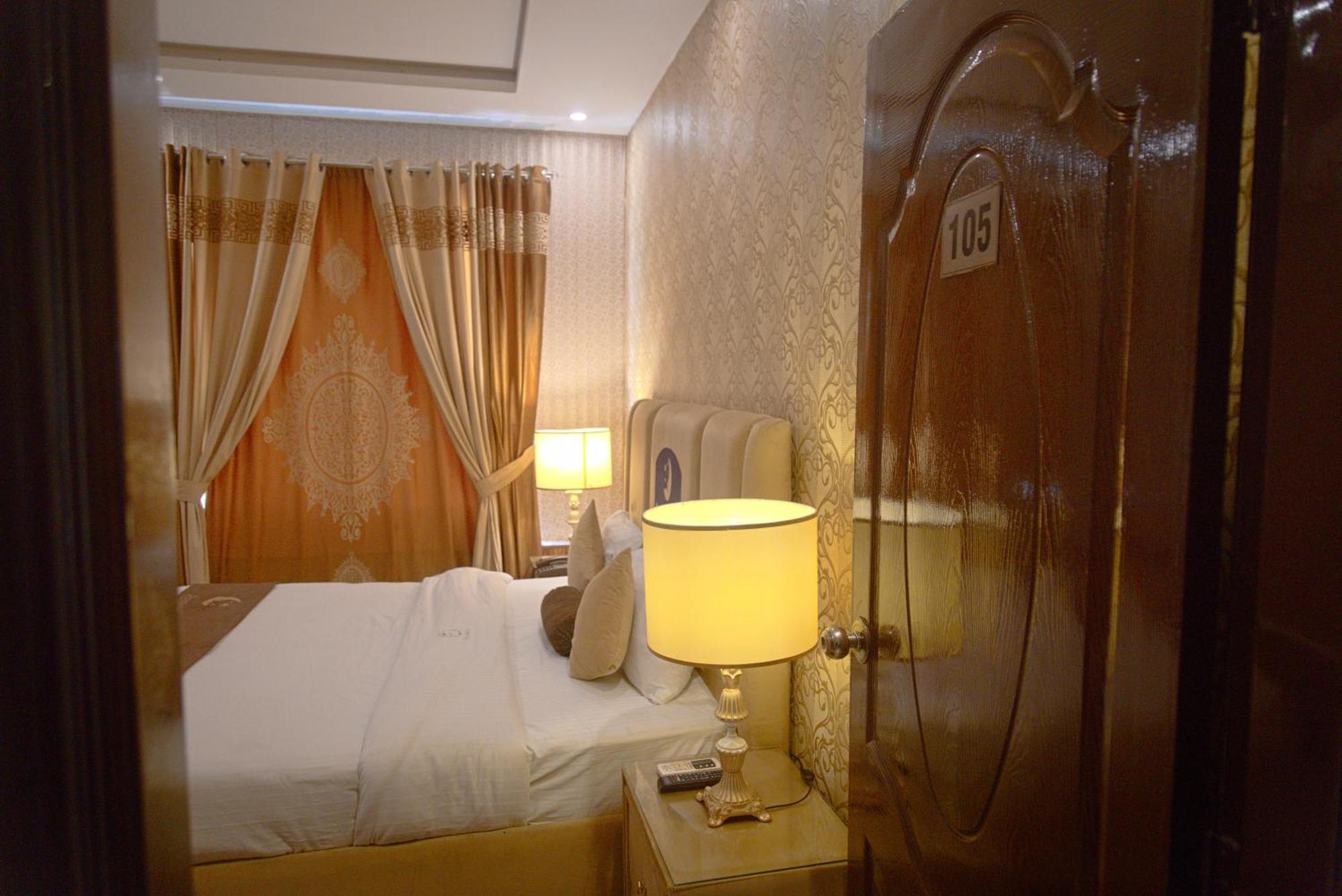 Premier Inn Johar Town Lahore Bagian luar foto