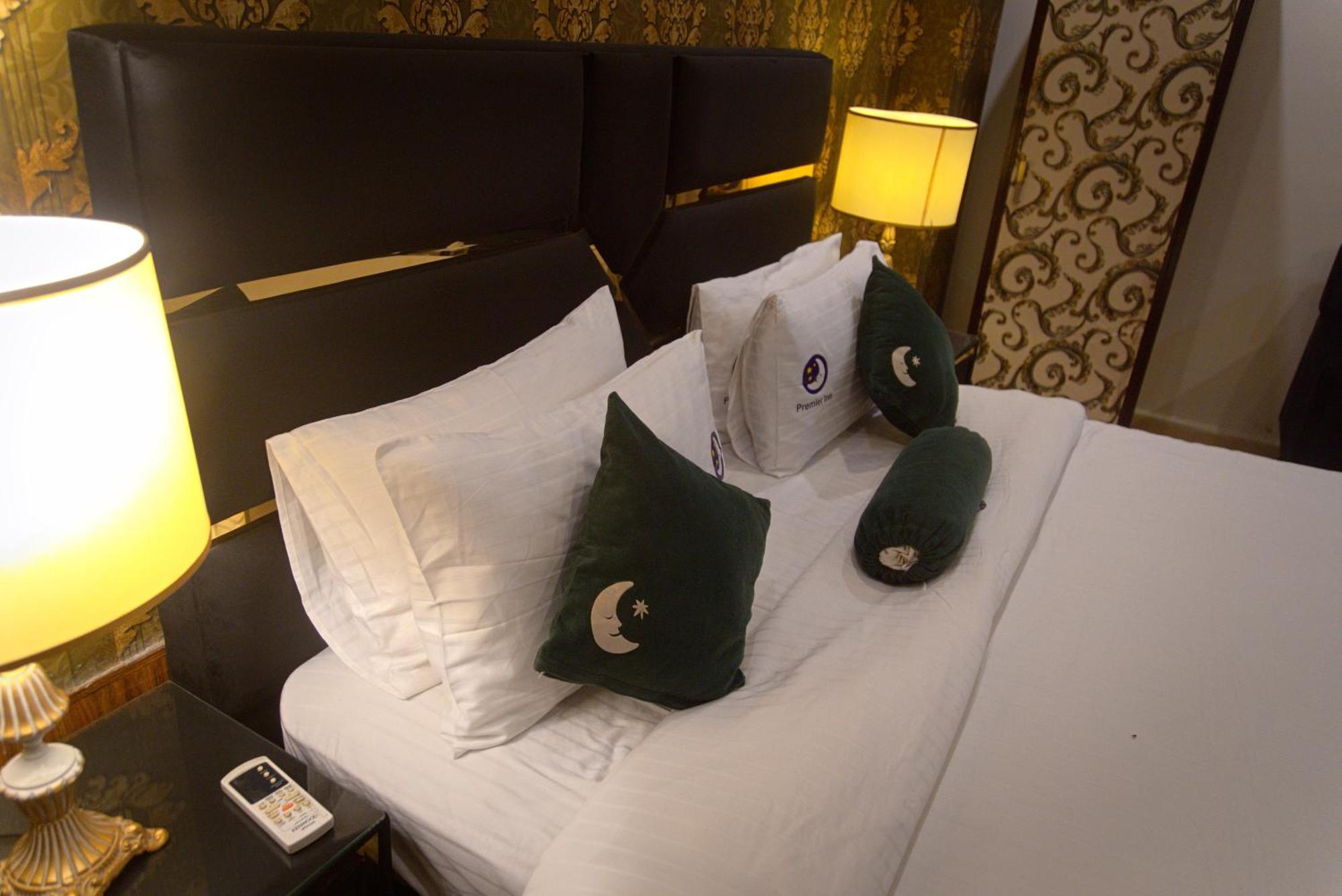 Premier Inn Johar Town Lahore Bagian luar foto