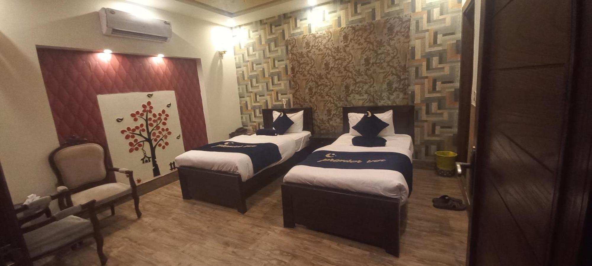 Premier Inn Johar Town Lahore Bagian luar foto