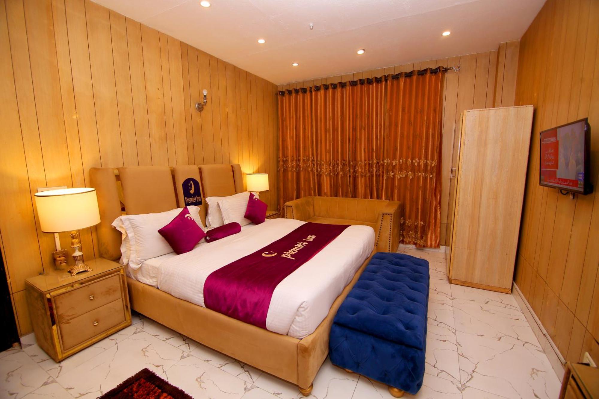 Premier Inn Johar Town Lahore Bagian luar foto