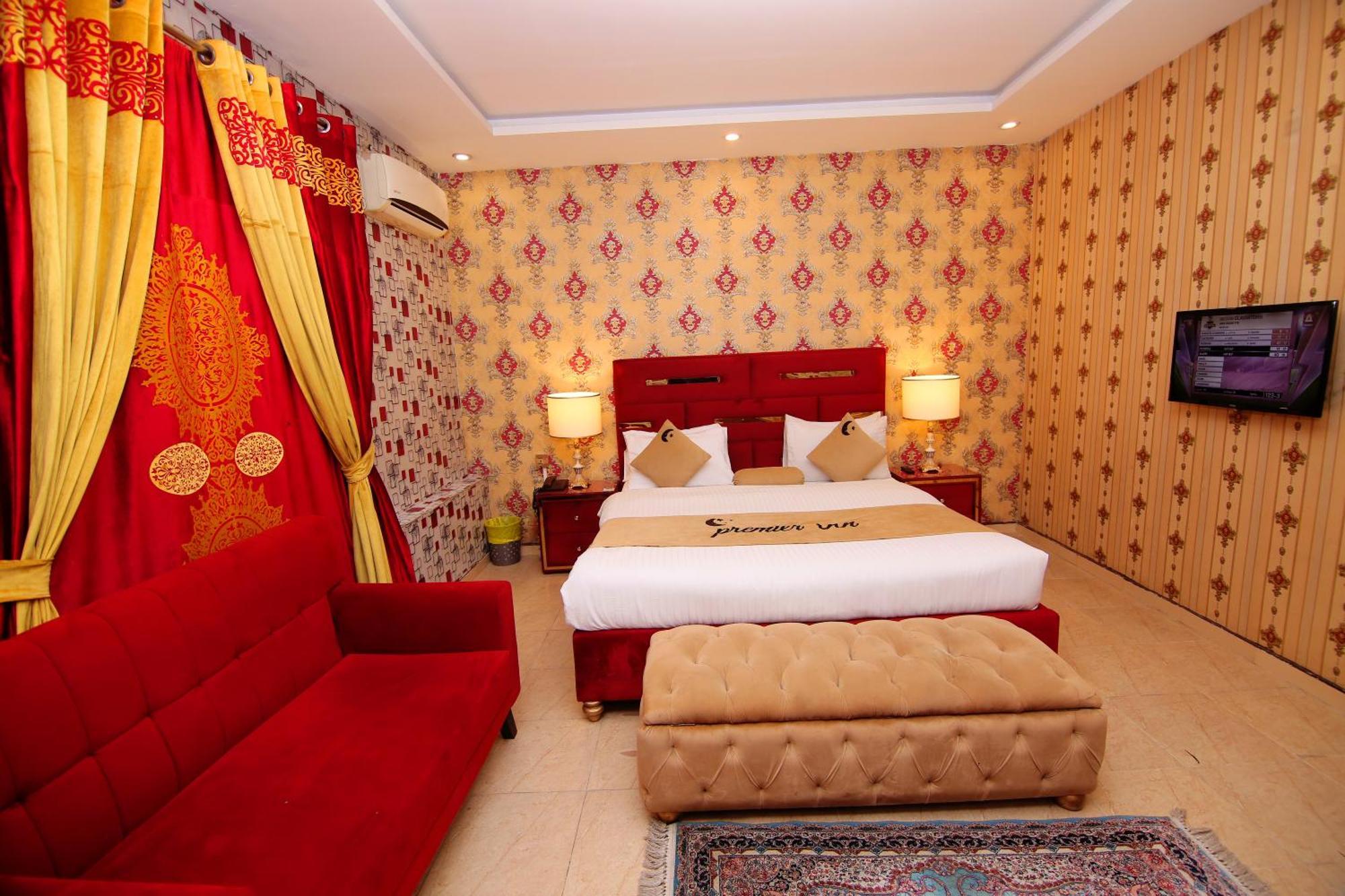 Premier Inn Johar Town Lahore Bagian luar foto
