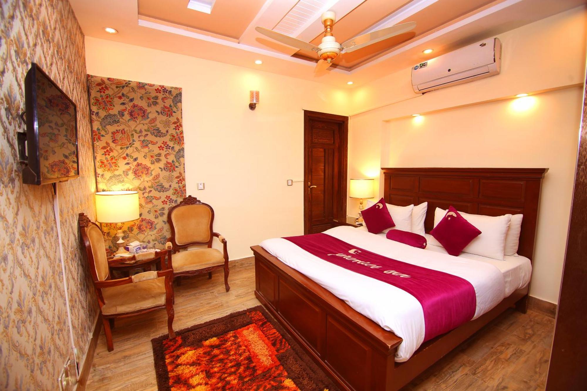 Premier Inn Johar Town Lahore Bagian luar foto