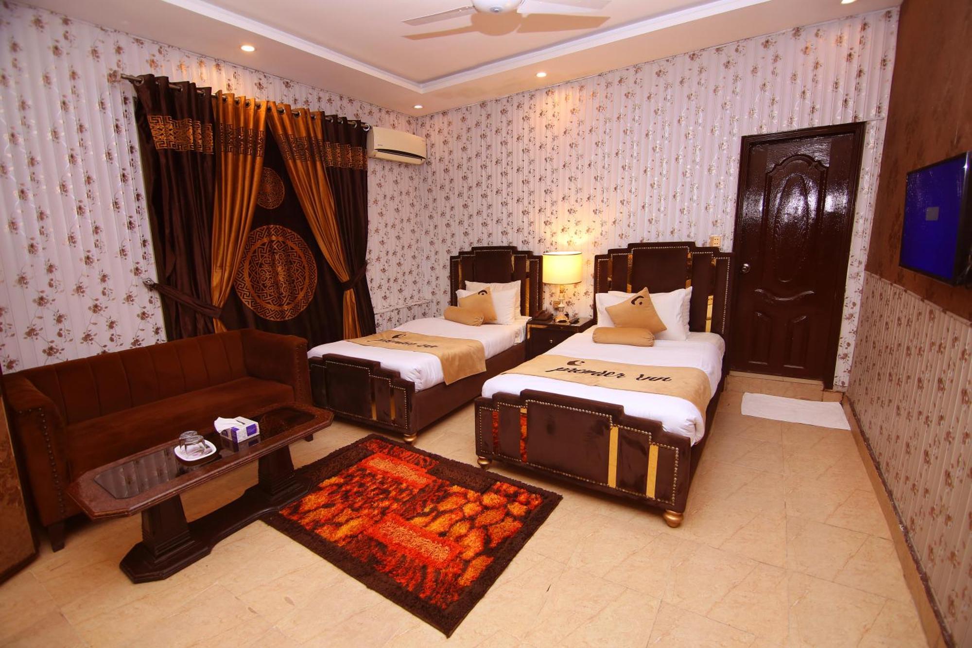 Premier Inn Johar Town Lahore Bagian luar foto